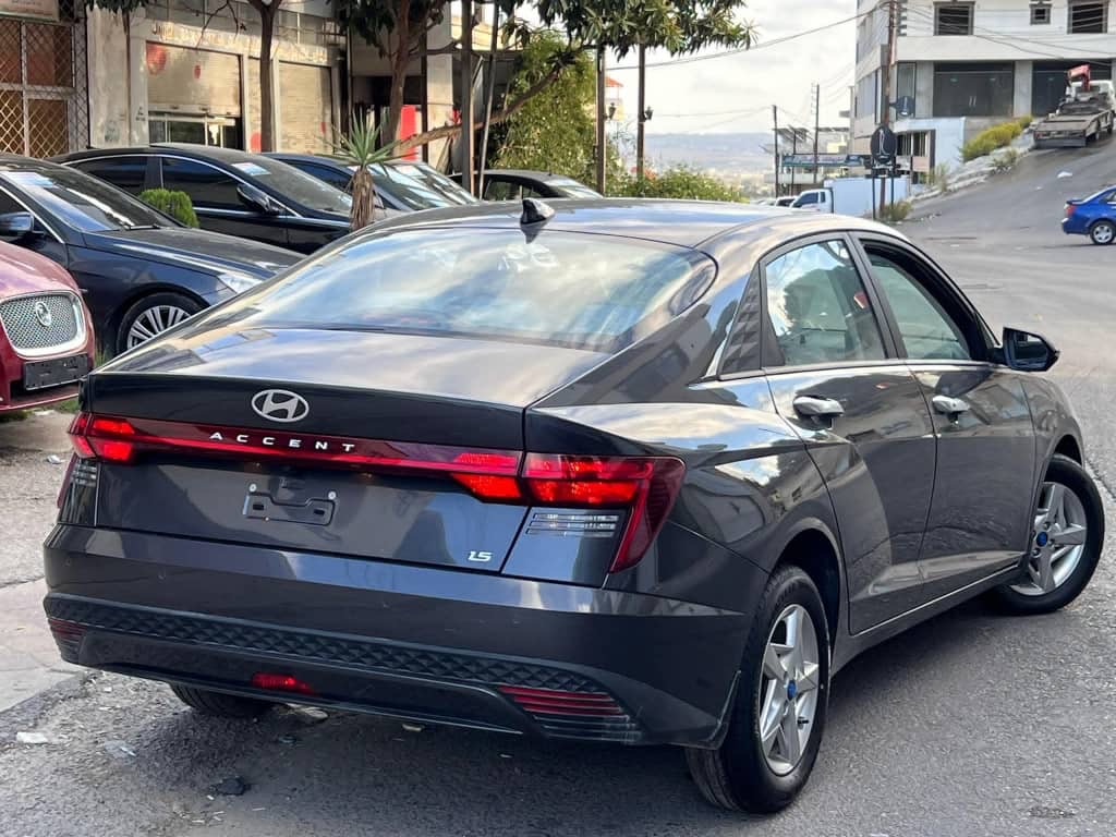 hyundai accent 2024 10