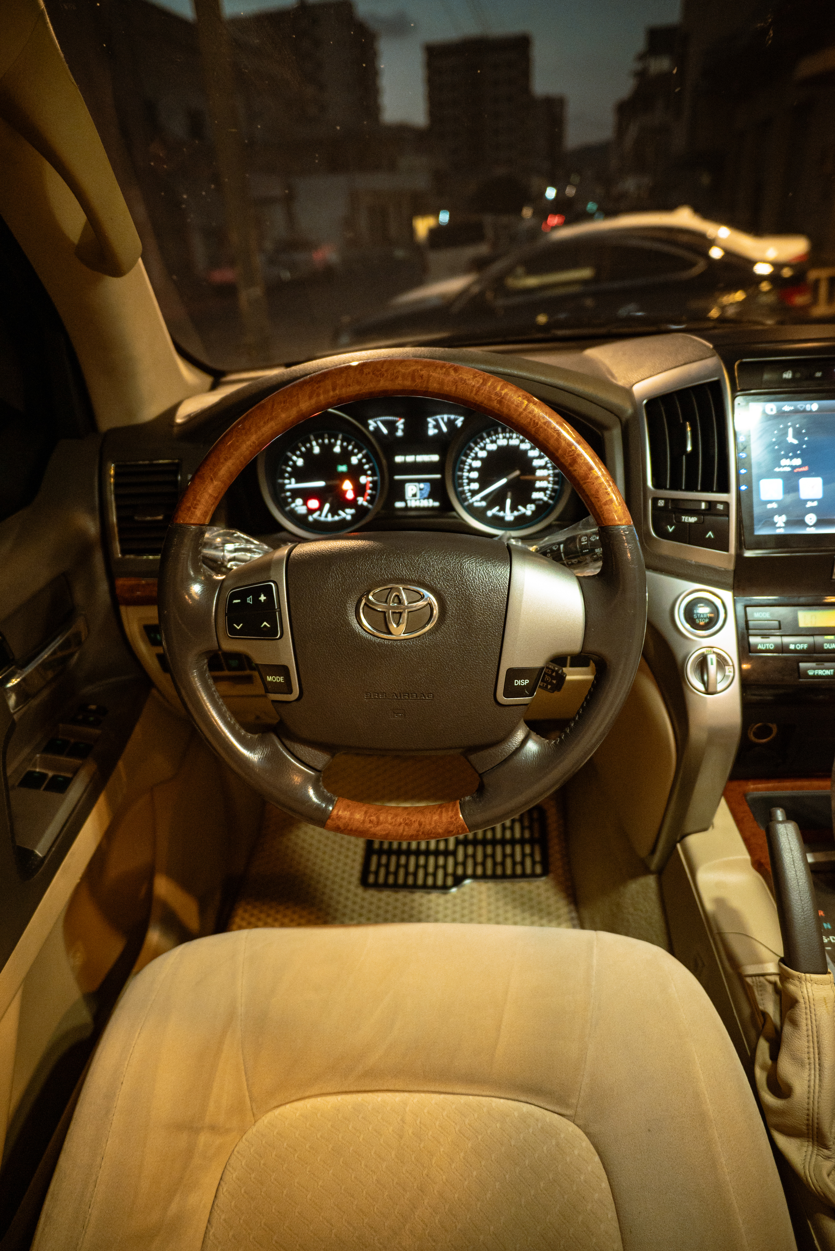 toyota land cruiser vxr 2015 8